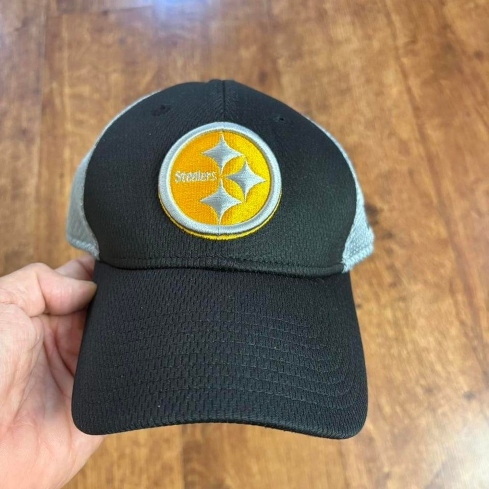 Pittsburgh Steelers black and grey New Era mesh trucker hat